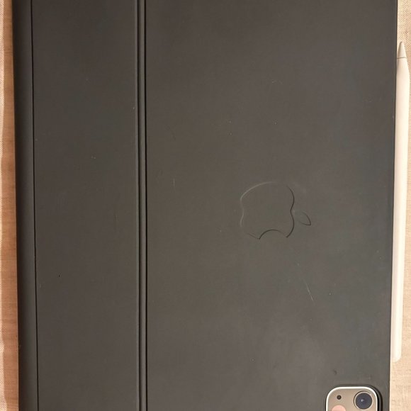 128GB Apple iPad Pro 11" (3rd) +Apple Pencil+Magic Keyboard + Pitaki MagEZ Folio - Picture 9 of 11